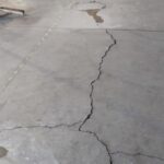 Sol fissuré analysé dans le cadre d’un diagnostic structurel par A&A Ingénierie.