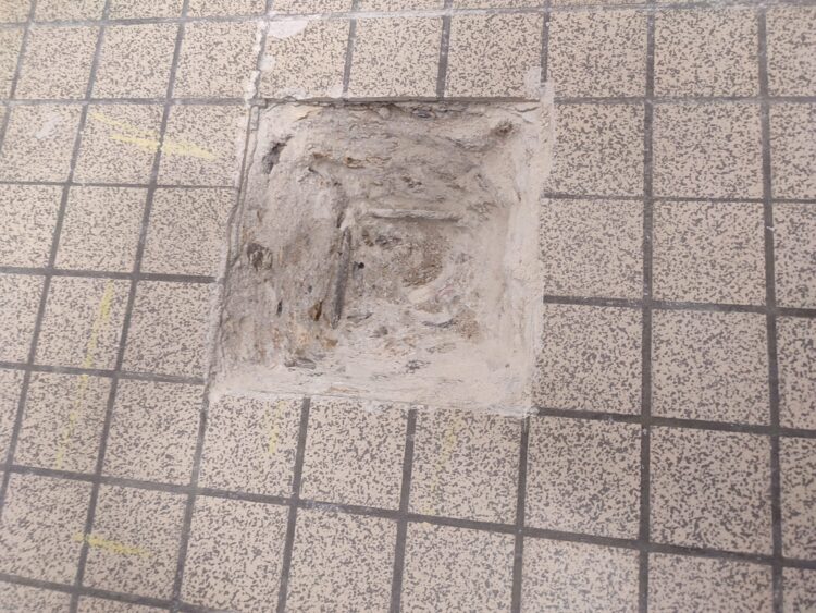 Sondage destructif au sol pour le diagnostic structurel du collège Le Parc.